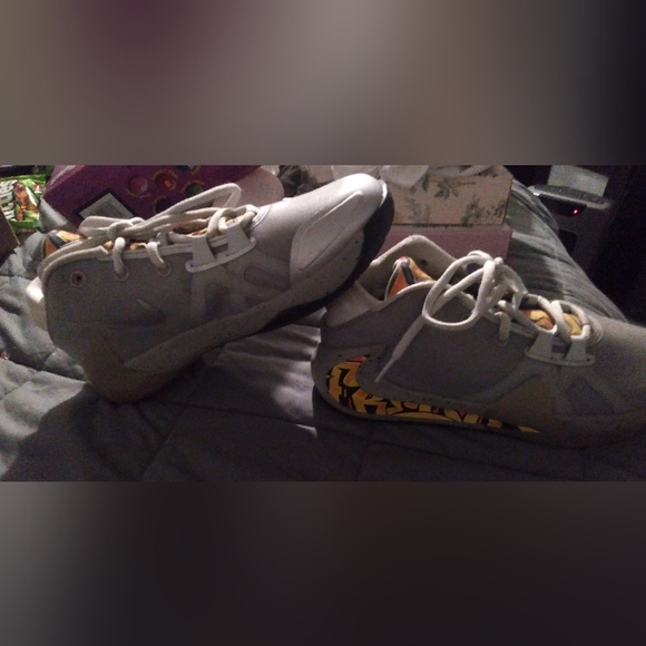 Nike shoes - Picture 3 of 5